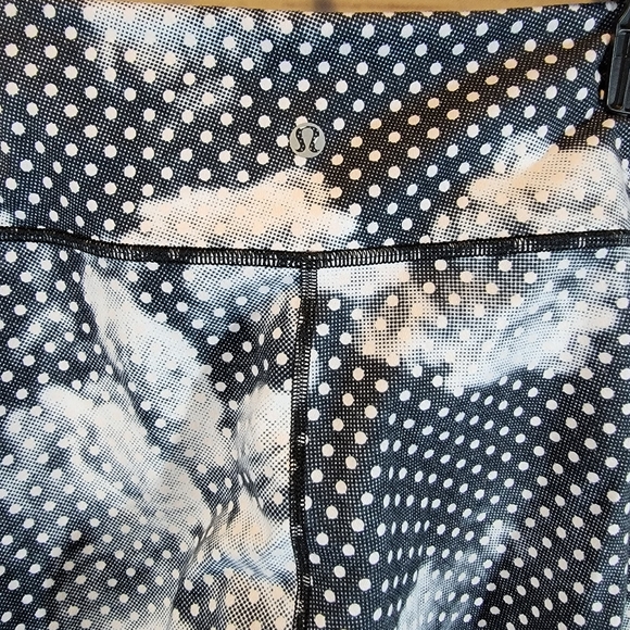 Lululemon🍋 wonder under crop patterned leggings - Picture 3 of 14